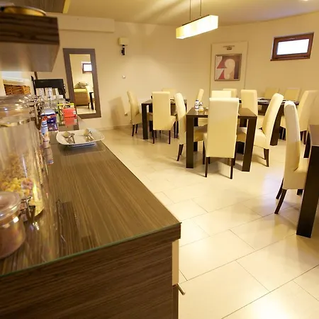 Airport Wellness Panzio Guest house Hajduszoboszlo