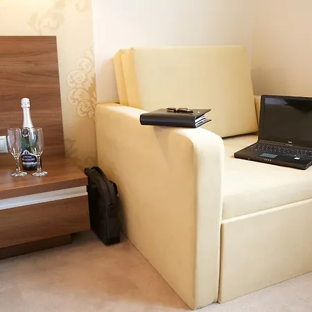 Airport Wellness Panzio Guest house