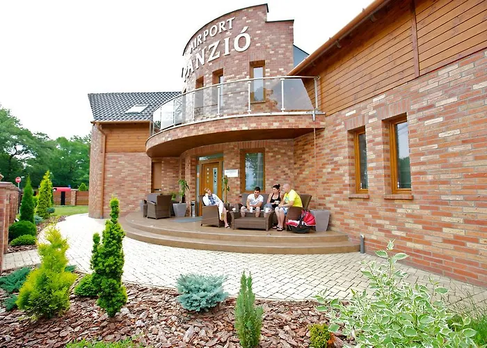 Maison d'hôtes Airport Wellness Panzio 4*